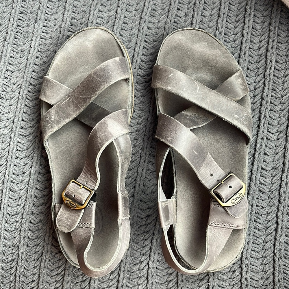 Chaco Women’s 7 Gray Leather Sandals